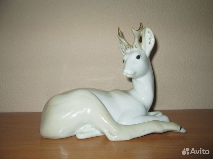 Фарфоровая статуэтка оленёнок. Гжель