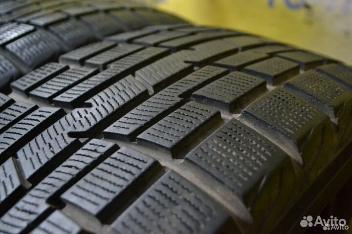 Yokohama Ice Guard IG30 215/60 R16