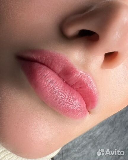 Перманентный макияж губ модель