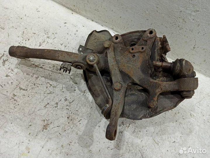 Кулак передний левый A1403320801