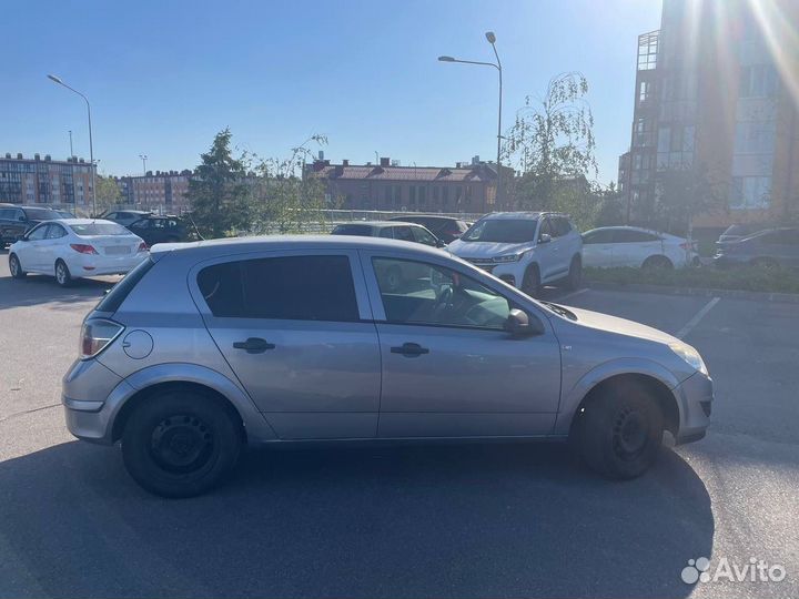 Opel Astra 1.4 МТ, 2008, битый, 183 000 км