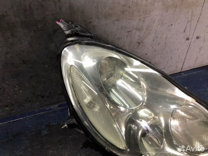 Фара ксенон правая Lexus Sc430 UZZ40