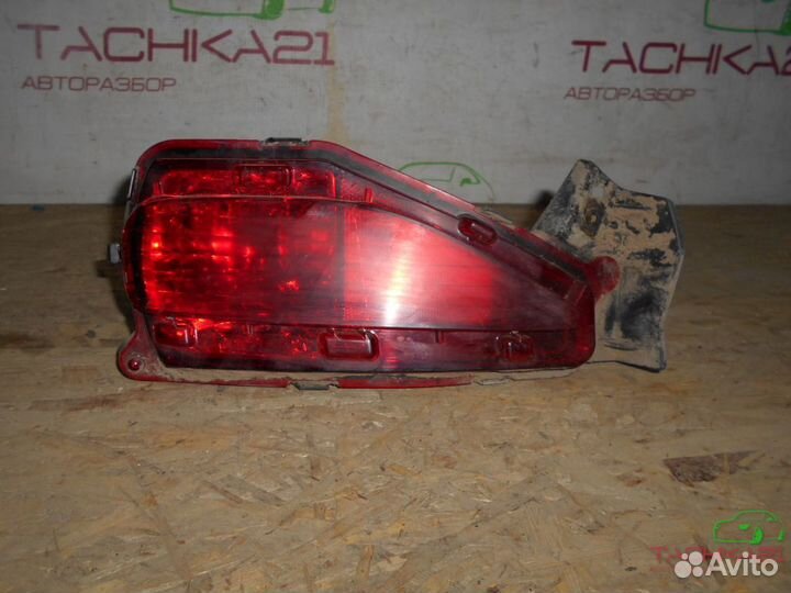 Противотуманный фонарь правый Toyota Fortuner 2