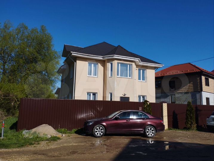 Дом 260 м² на участке 4 сот.