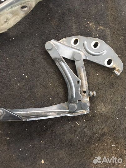 Петля капота Volkswagen Phaeton(2066)