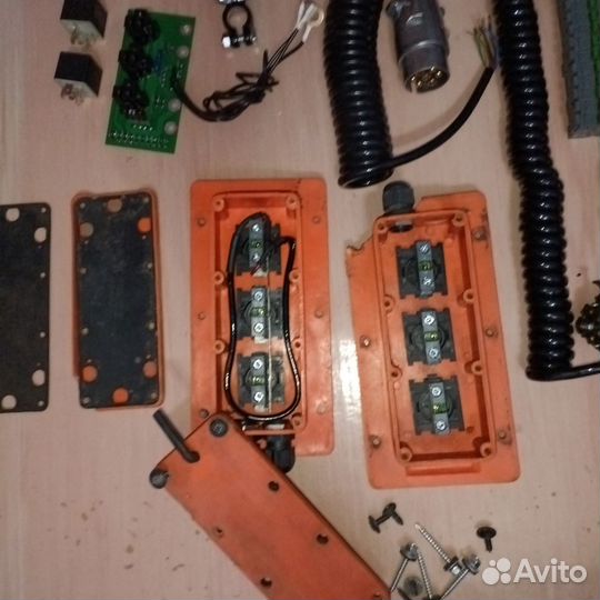 Пульты и запчасти гидроборта трёх кнопочные