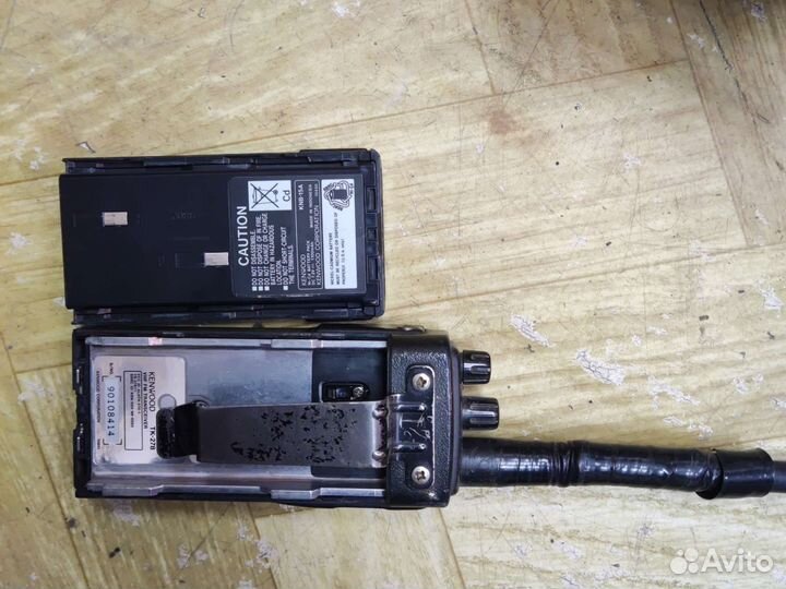 Рация Kenwood, зарядка и внешняя антенна