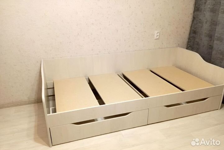 Кровать односпальная детская с бортиками