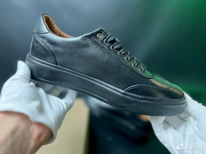 Кроссовки Armani долговечные