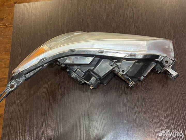 Оригенальная фара на Subaru Forester