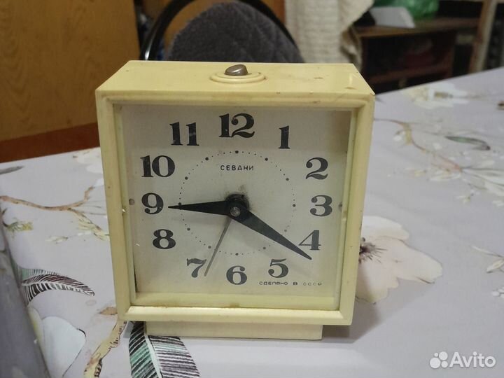 Часы будильник СССР