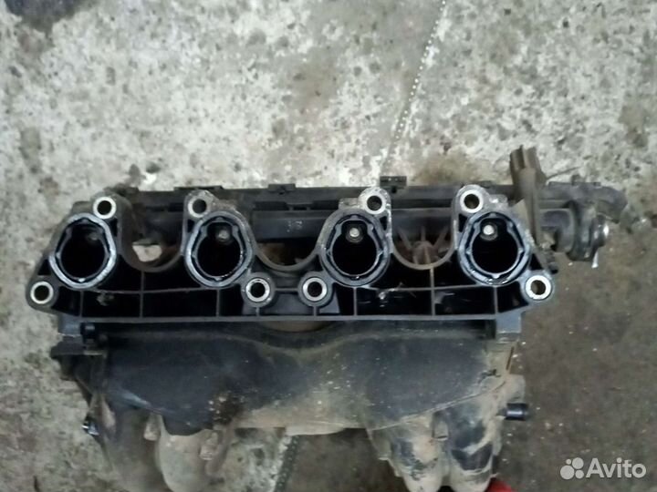 Впускной коллектор в сборе Volkswagen Polo Classic