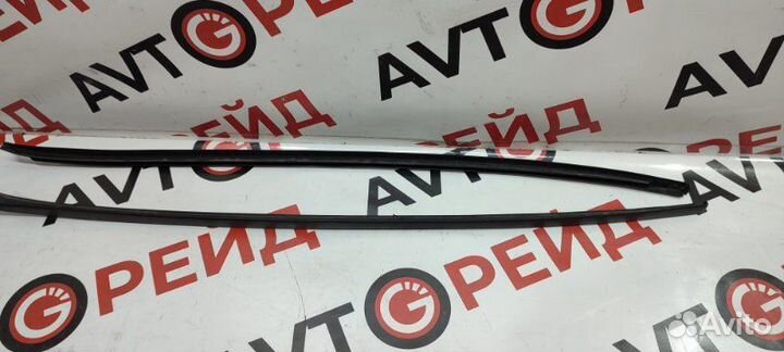 Молдинг лобового стекла Volkswagen Passat 3C2 BZB