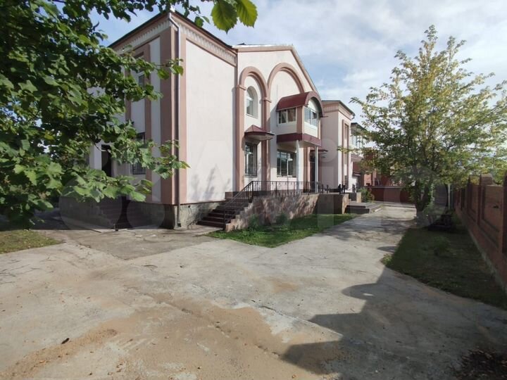 Дом 647 м² на участке 12 сот.