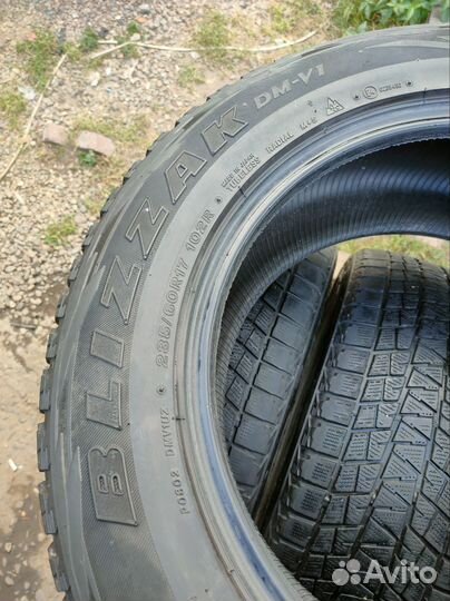Bridgestone Blizzak DM-V1 235/60 R17