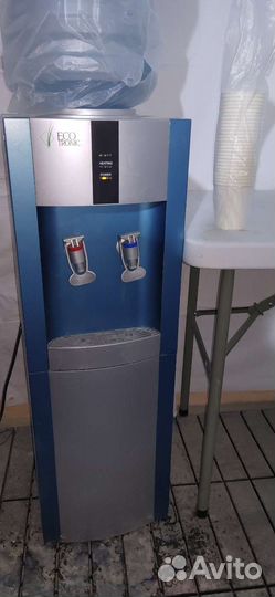 Кулер для воды напольный