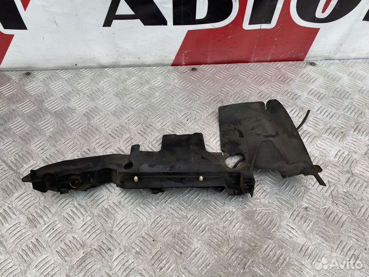 Воздухозаборник радиатора левый Audi A6 C6