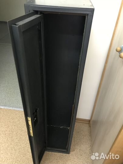 Сейфы, зеркала, вешалки, обогреватели