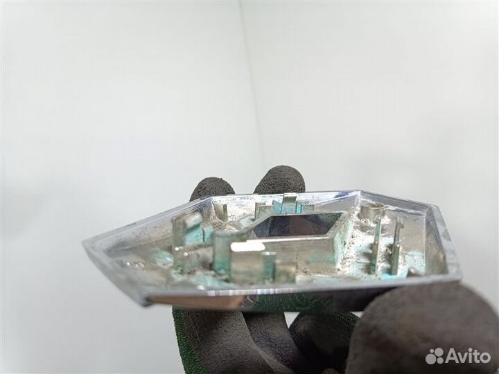 Эмблема Renault Fluence 1.6 2012