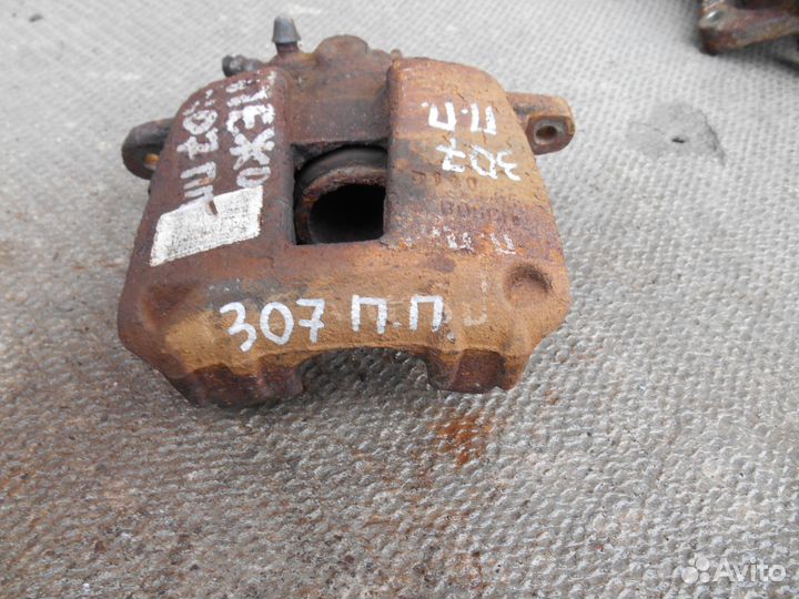 Передний правый суппорт Peugeot 307 Пежо 307