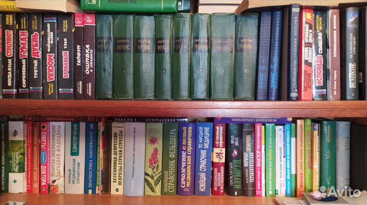 Книги разные много