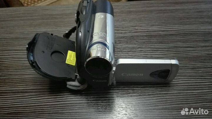 DVD-ведеокамера Canon DC301