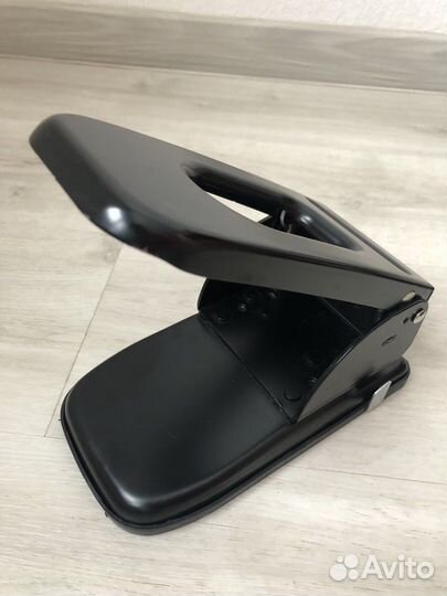 Дырокол для бумаги KW-Trio до 70 листов