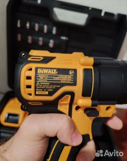 Шуруповерт dewalt 26v ударный + набор бит