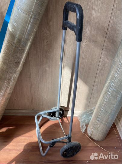 Тележка на колесиках