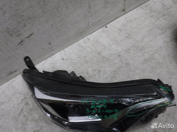 Фара правая Toyota RAV4