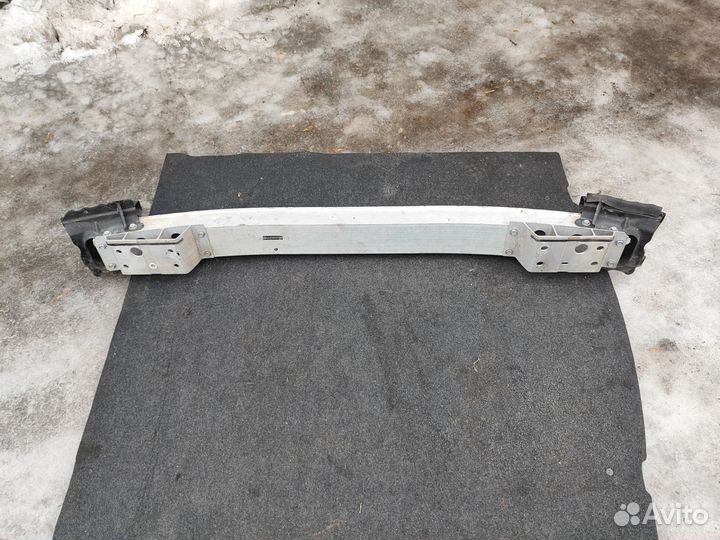 Усилитель переднего бампера Lexus IS 250 америка