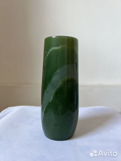 Ваза нефритовая