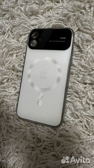 Чехлы на iPhone 11