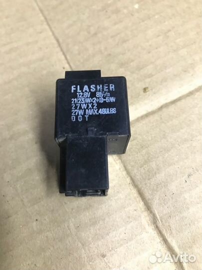 Реле поворота Toyota Dyna LY61 3L 2000