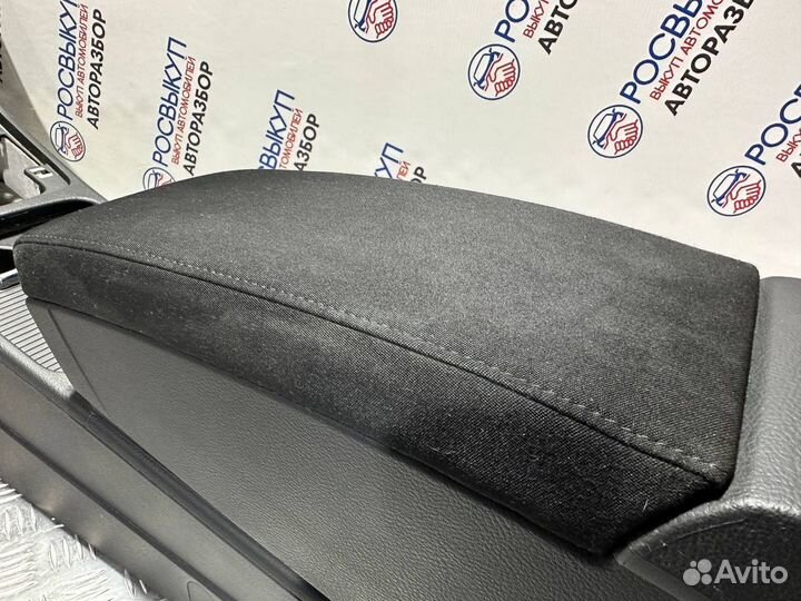 Подлокотник Volkswagen Passat B6