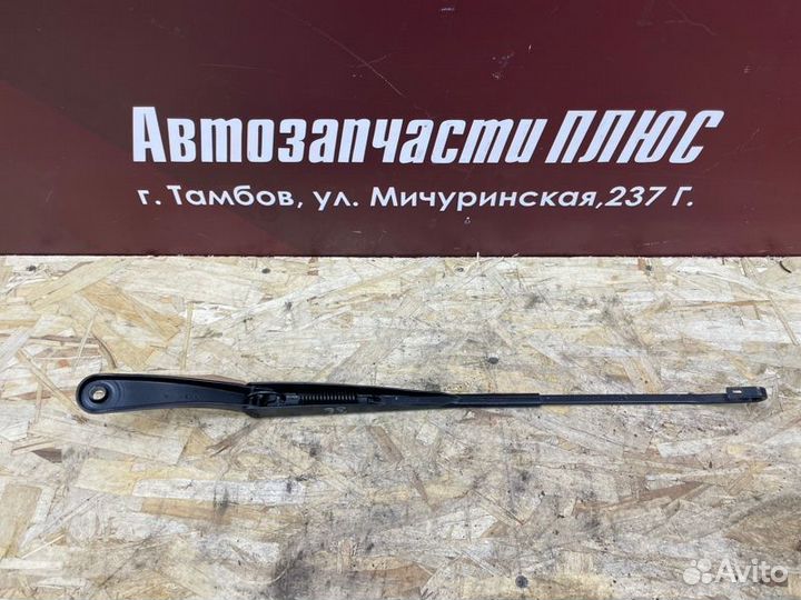 Поводок дворника передний правый Renault Duster