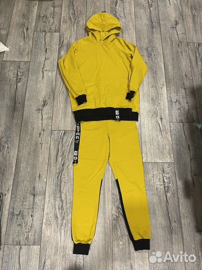 Костюм спортивный