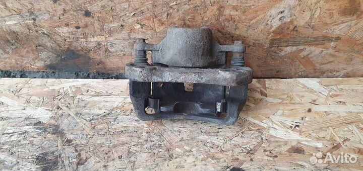 Суппорт передний правый Opel Insignia 2008-2017