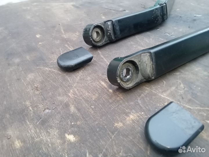 Поводок стеклоочистителя Nissan Serena C24