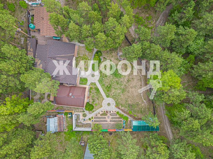 Коттедж 603 м² на участке 23,6 сот.