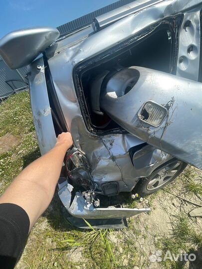 Subaru Forester 2.0 AT, 2002, битый, 222 000 км