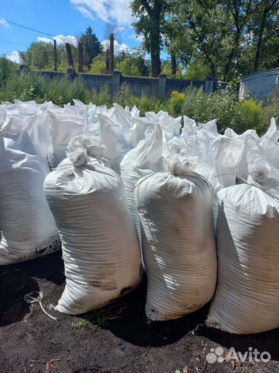 Чернозем, перегной, песок, торф, опилки в мешках