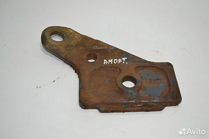 Кронштейн амортизатора переднего моста, нижний лев