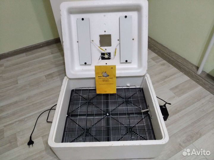 Автоматический бытовой инкубатор