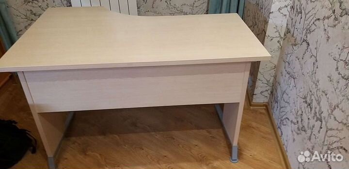 Письменный стол угловой