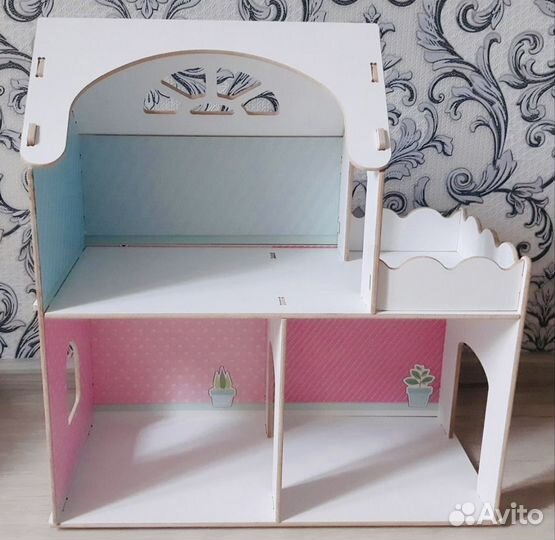 Кукольный домик с мебелью
