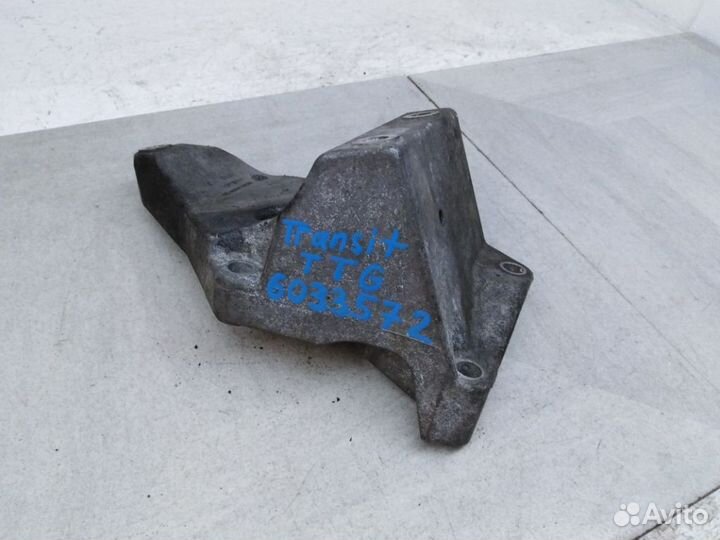 Кронштейн генератора Форд