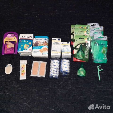 Лейкопластырь, бинт когезивный, зеленка, зубочистк
