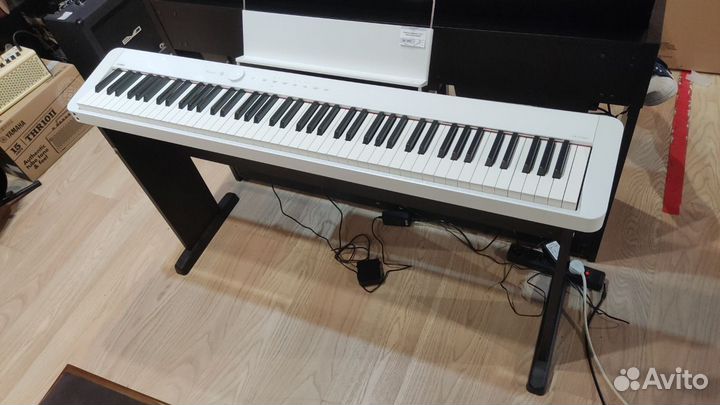 Цифровое пианино Casio Privia PX-S1100 WH