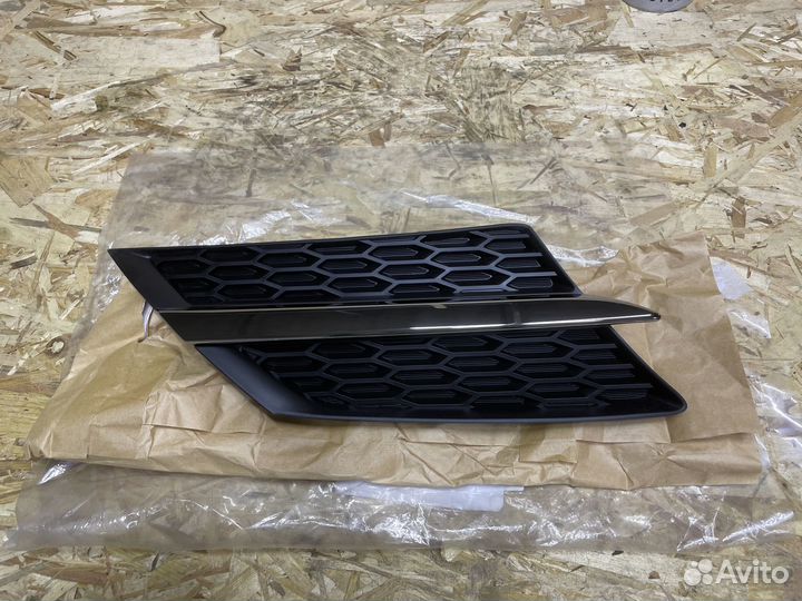 Решетка радиатора правая Toyota RAV 4 40